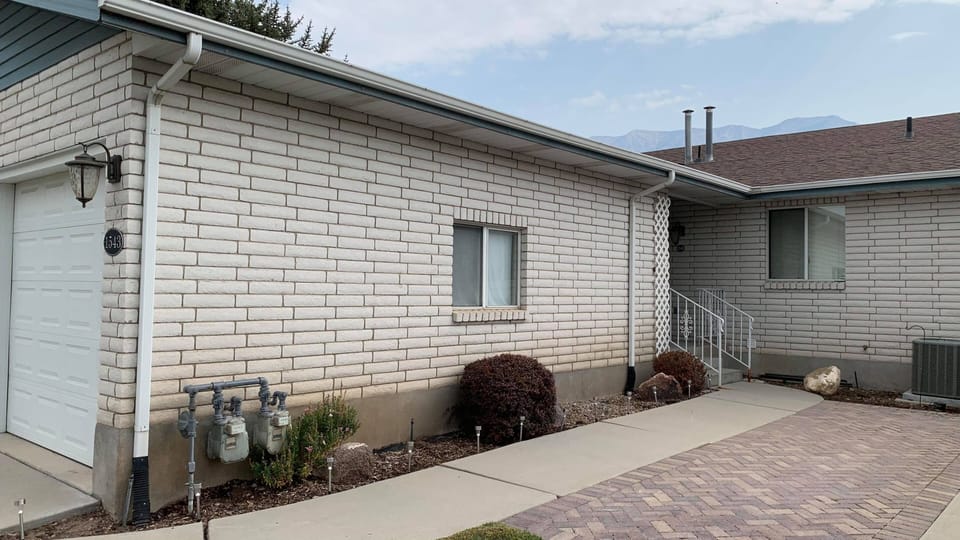 Sidewalk to entry