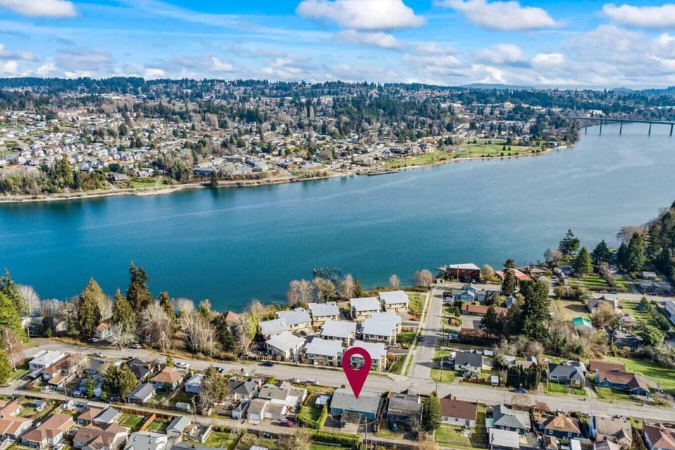 Aerial view of home's location.