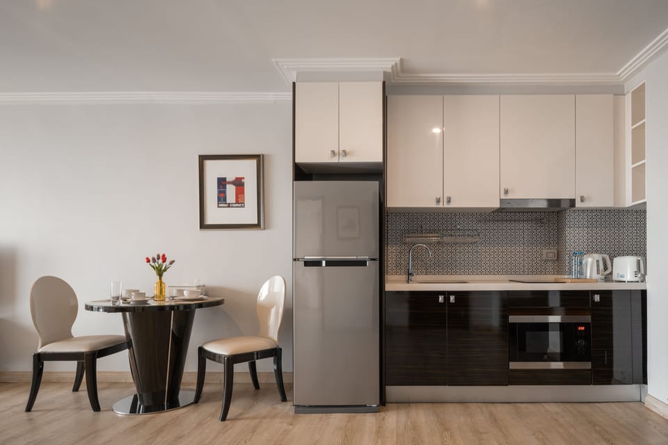 Grand Suite | Private kitchen | Fridge, microwave, electric kettle, toaster