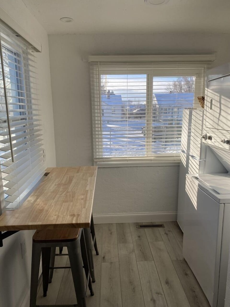 Washer/dryer with area to sit in kitchen