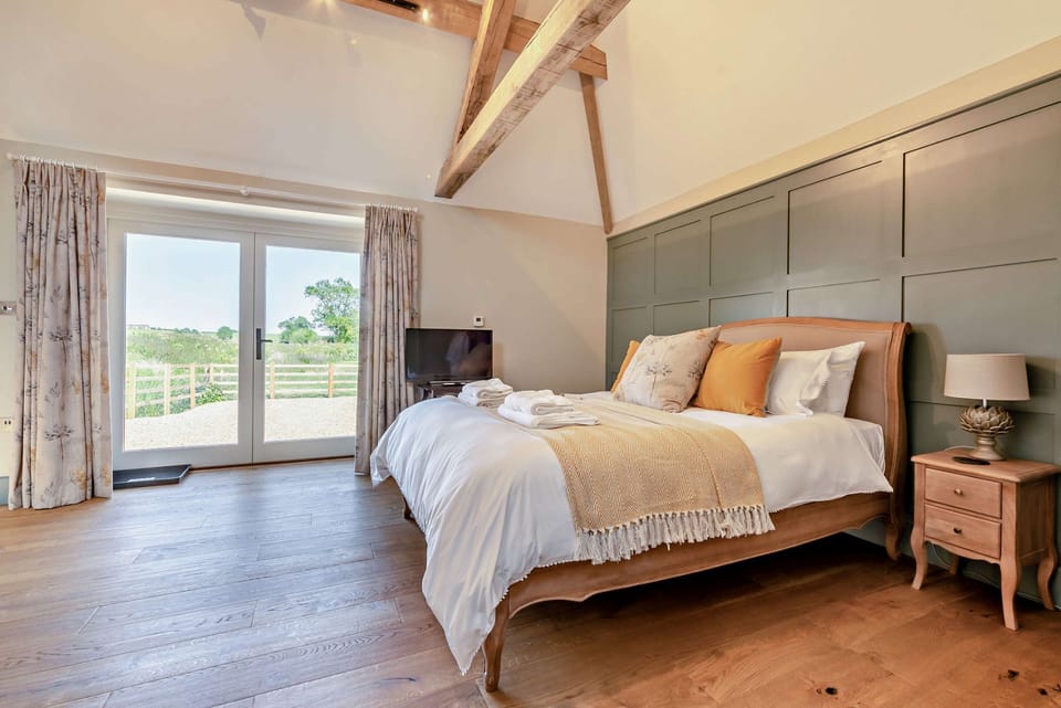 Little Barford Mill Bedroom 4 - StayCotswold