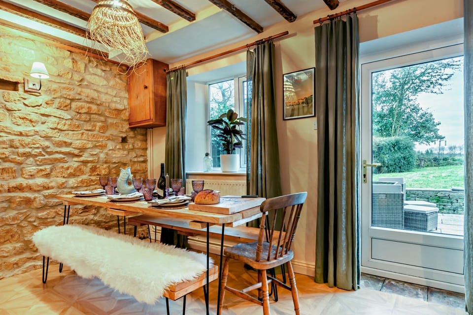 Holly Cottage Dining Room - StayCotswold