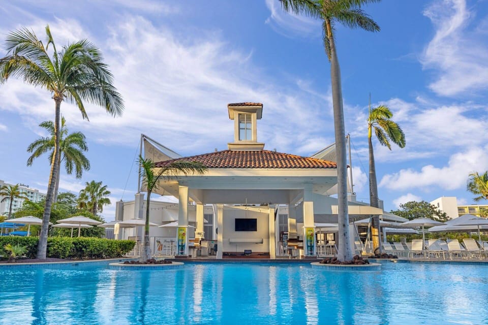Swim-up Pool Bar