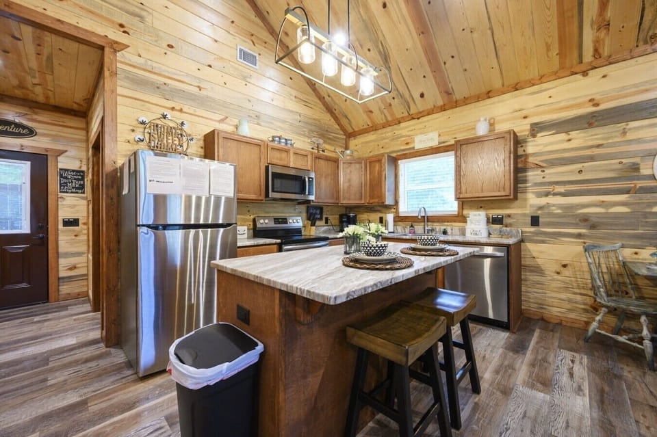 19_kitchen_refrigerator_island