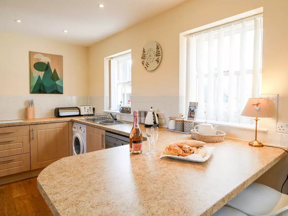 Classic Cottage | Private kitchen | Fridge, microwave, oven, dishwasher