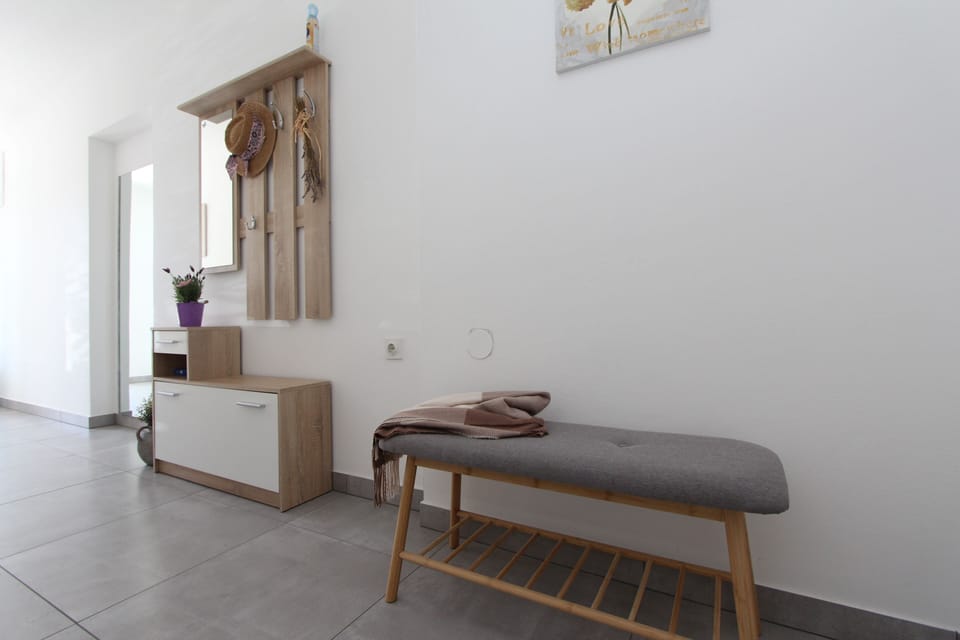 Apartment (CASA MIRANDA One-Bedroom Apartment) | Living area | 60-cm flat-screen TV with satellite channels