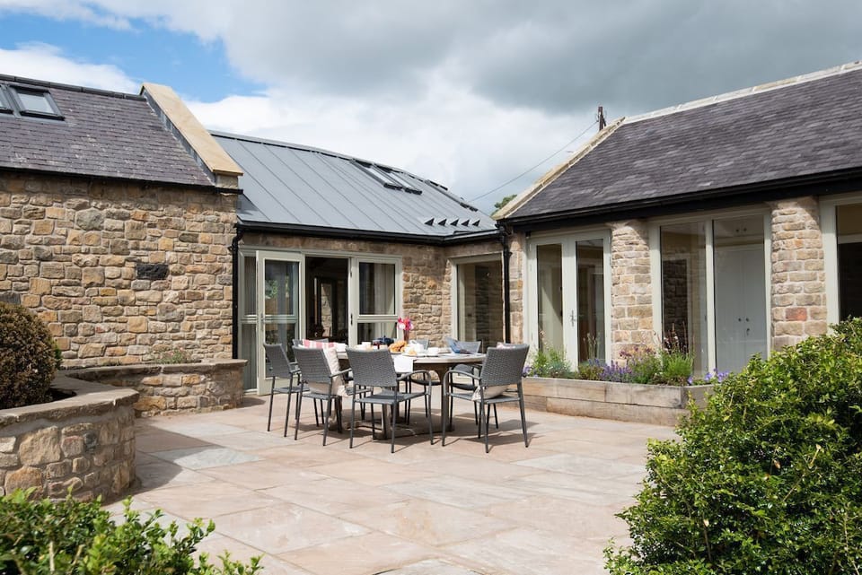 Shepherd's House - patio with outdoor dining and seating for eight