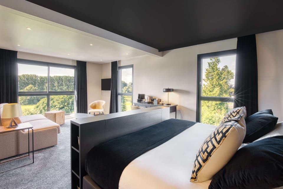 Exclusive Suite, 1 King Bed, Non Smoking, Golf View (with Sofabed) | Premium bedding, minibar, in-room safe, desk