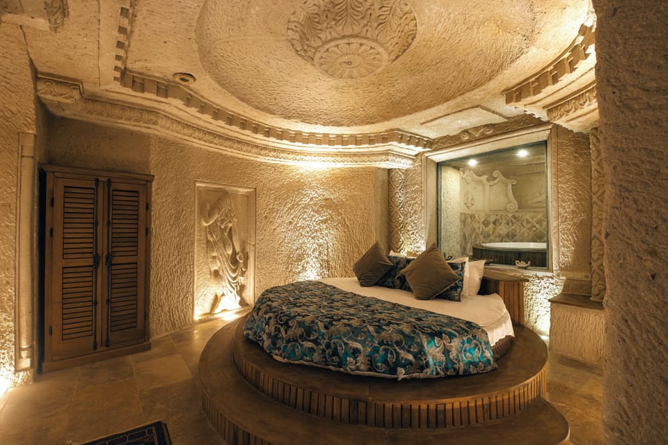 Luxury Suite | Premium bedding, memory foam beds, minibar, in-room safe