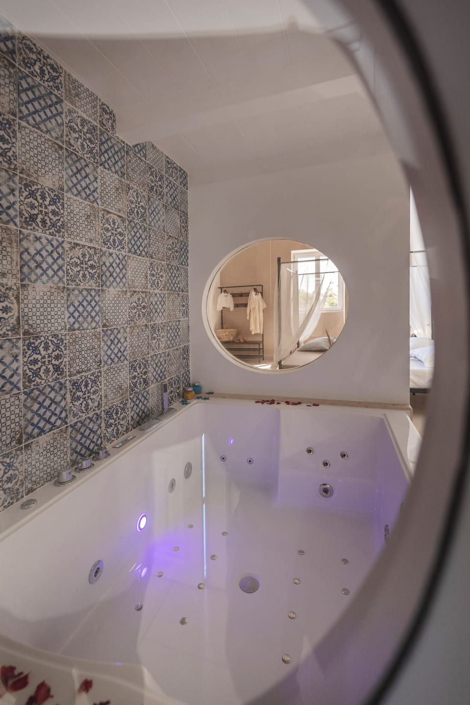 Luxury Studio Suite | Minibar, desk, soundproofing, WiFi (free)