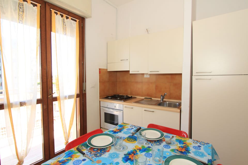 Full-size fridge, cookware/dishes/utensils, dining table