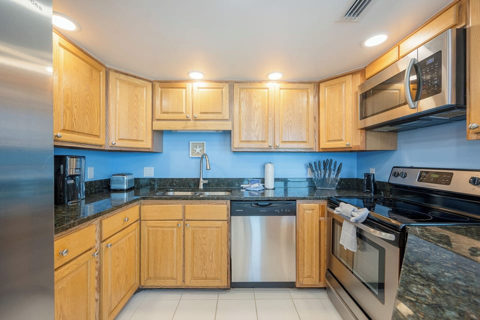 Bright blue walls surround your kitchen where you prepare fresh meals before heading to the beach