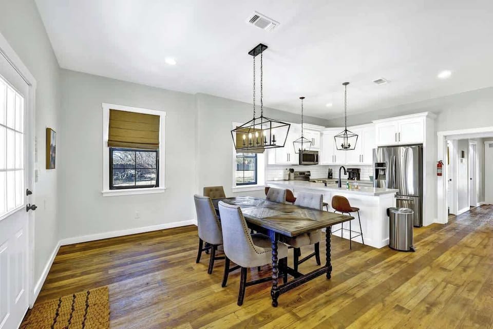 Willie's House Dining Area