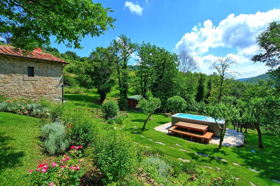 Building Exterior, Garden, Hot Tub, Outdoor, Pool