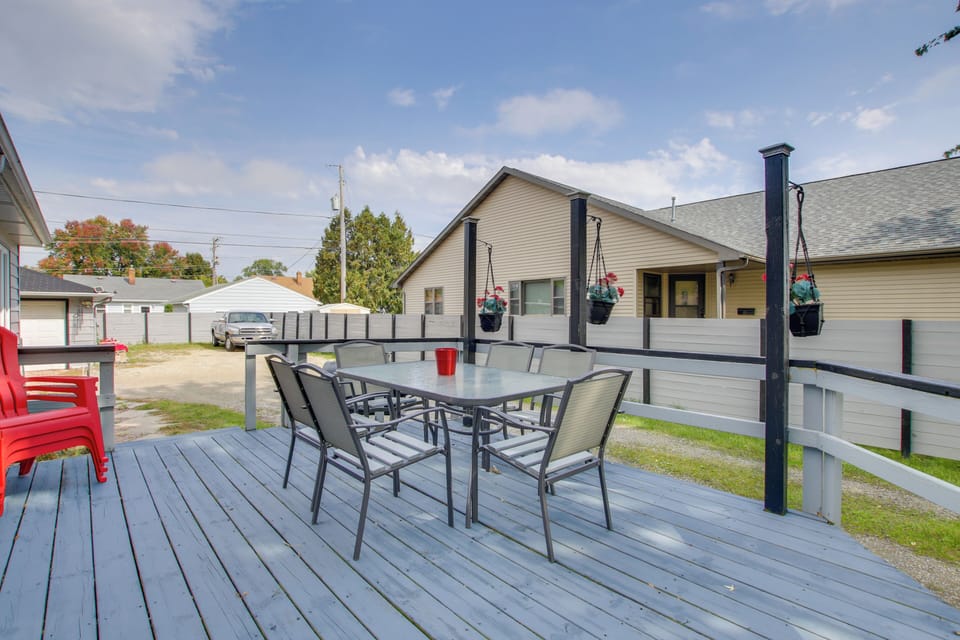 Deck | Outdoor Dining