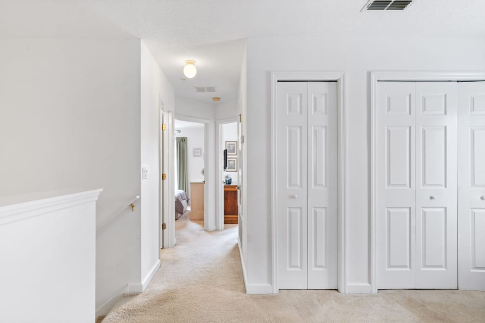 Hall to Queen Bedrooms