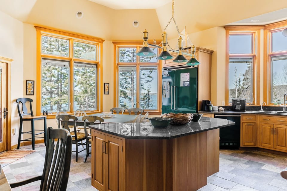 Large eat in kitchen.