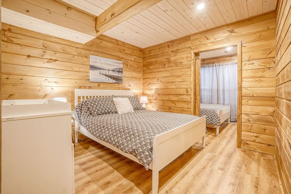 Bedroom 2 Queen size bed