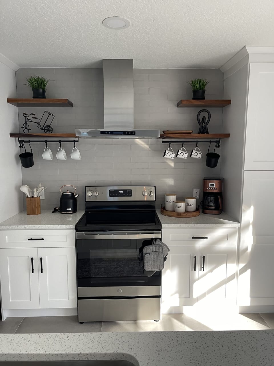 Kitchen with all accessories 