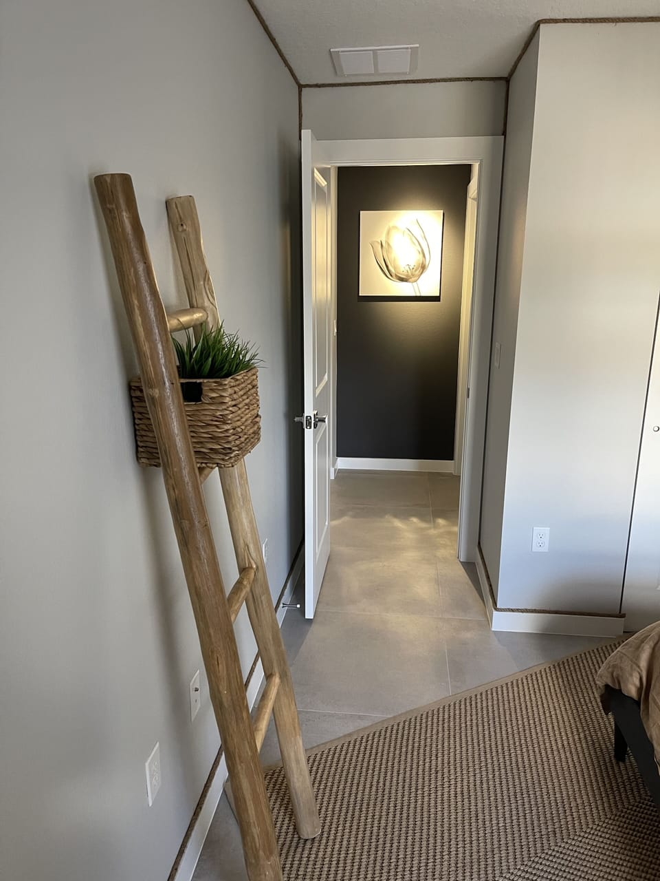Guest bedroom 