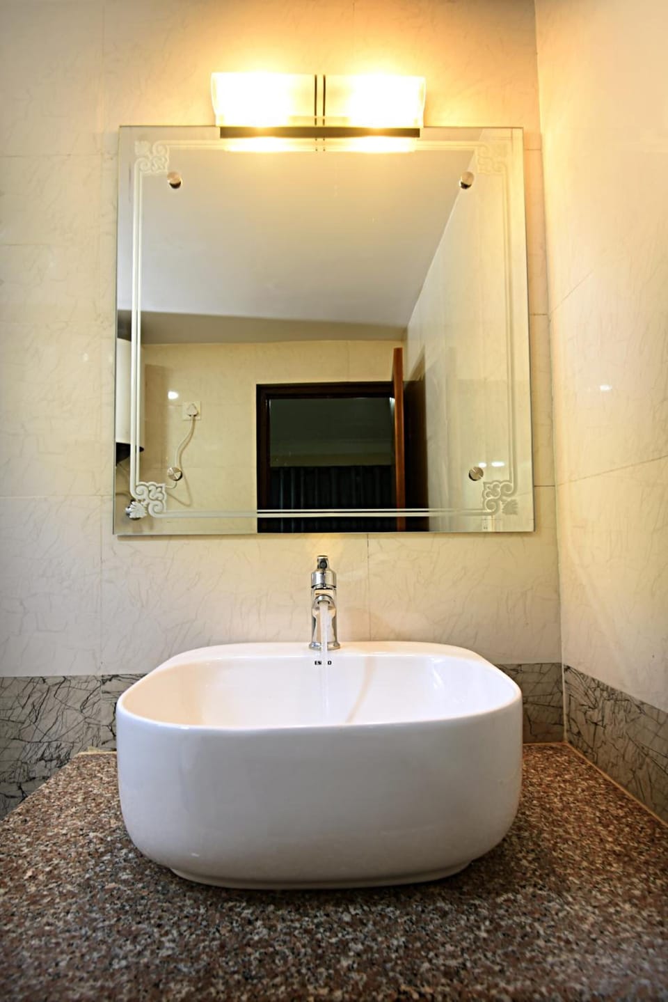Deluxe Double Room | Bathroom | Shower, free toiletries, hair dryer, towels