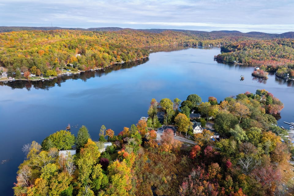 Just a 7 minute walk or 2 minute drive up the road you can swim, fish or paddleboard in Lake Oscawana