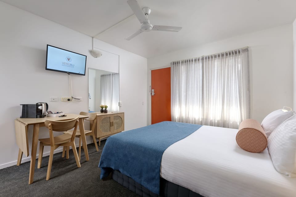 Double Room | In-room safe, desk, free WiFi, bed sheets