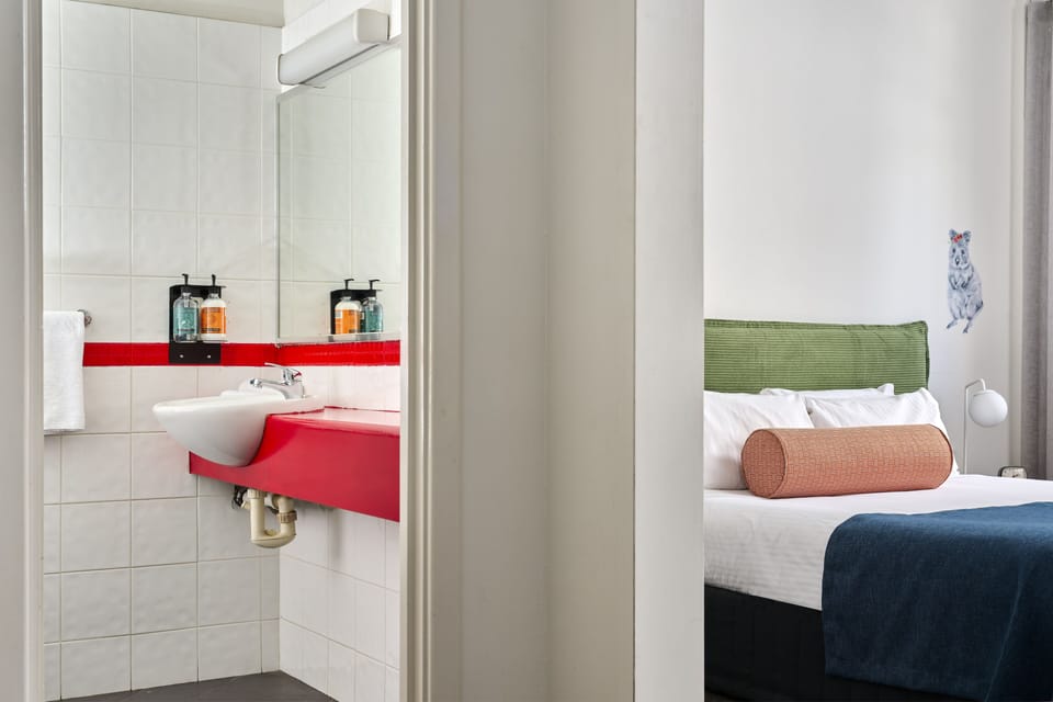Shower, free toiletries, towels