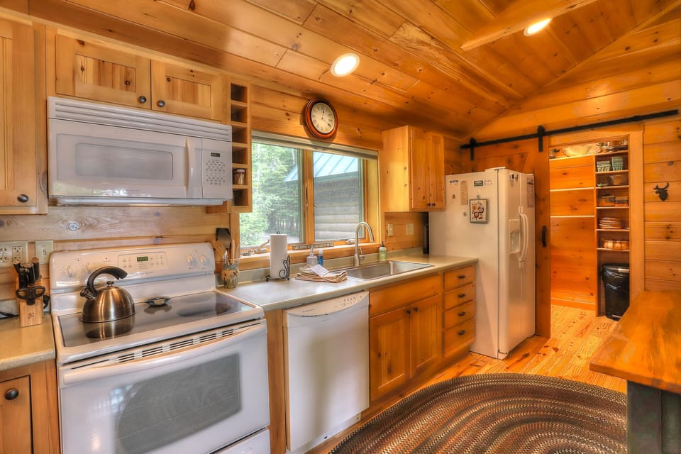 Fully applianced kitchen