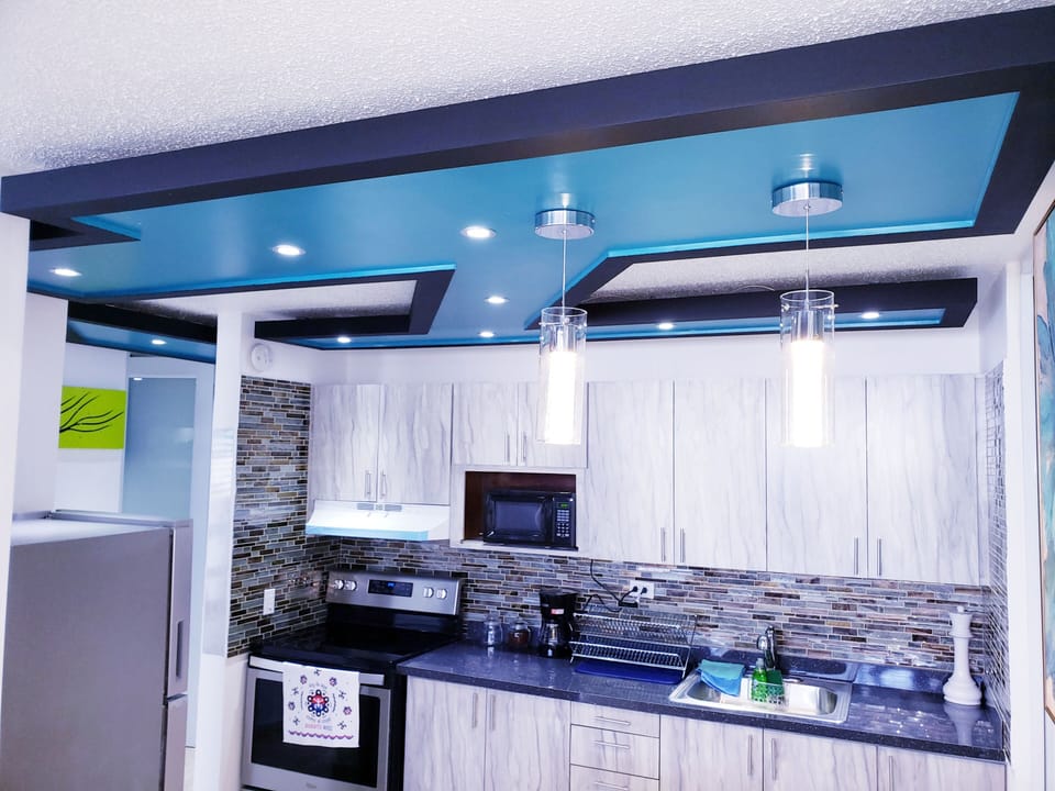 full kitchen 