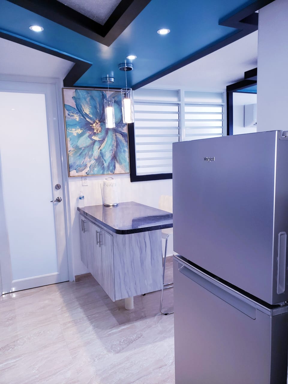 full kitchen 