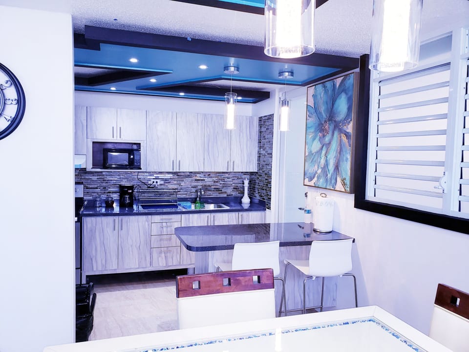 full kitchen 