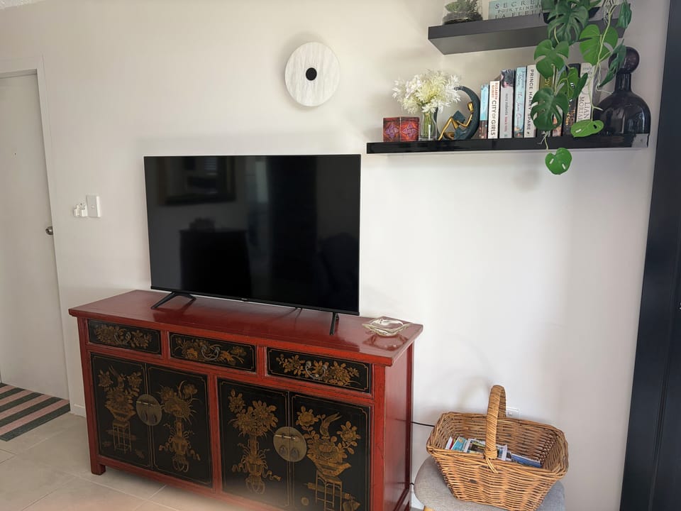 50inch TV with Netflix 