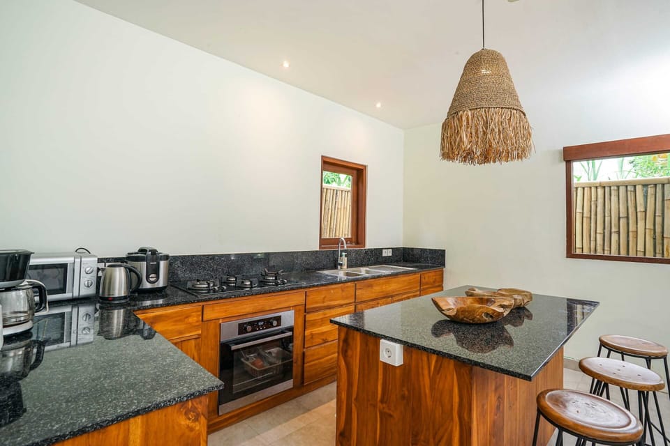 Basic Villa, Multiple Beds, Sea View | Private kitchen | Fridge, microwave, oven, stovetop