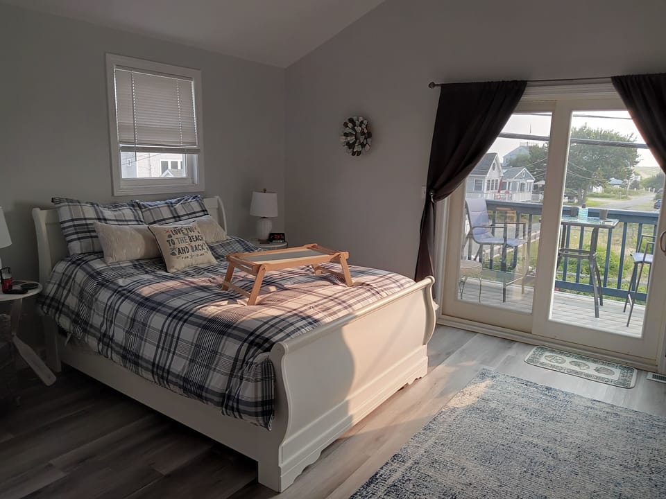 master bedroom with walkout deck