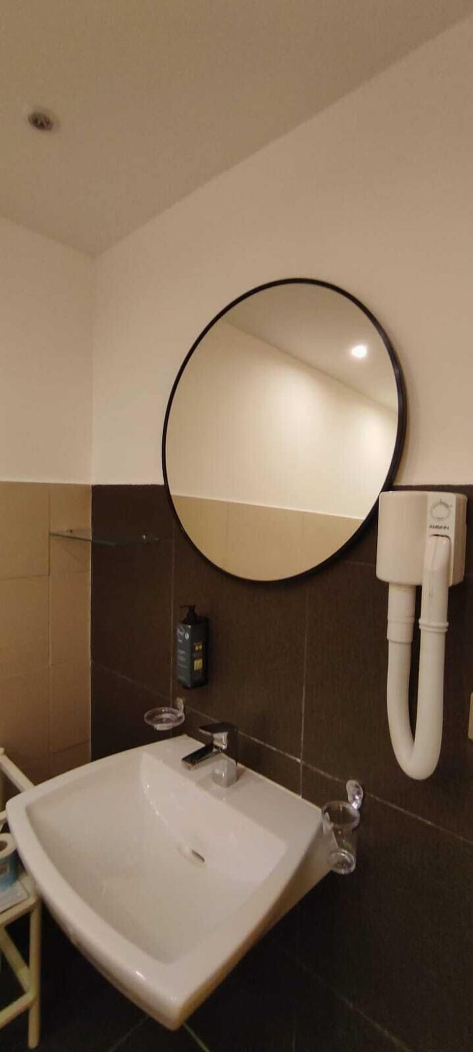 Standard Double or Twin Room | Bathroom | Bidet, towels