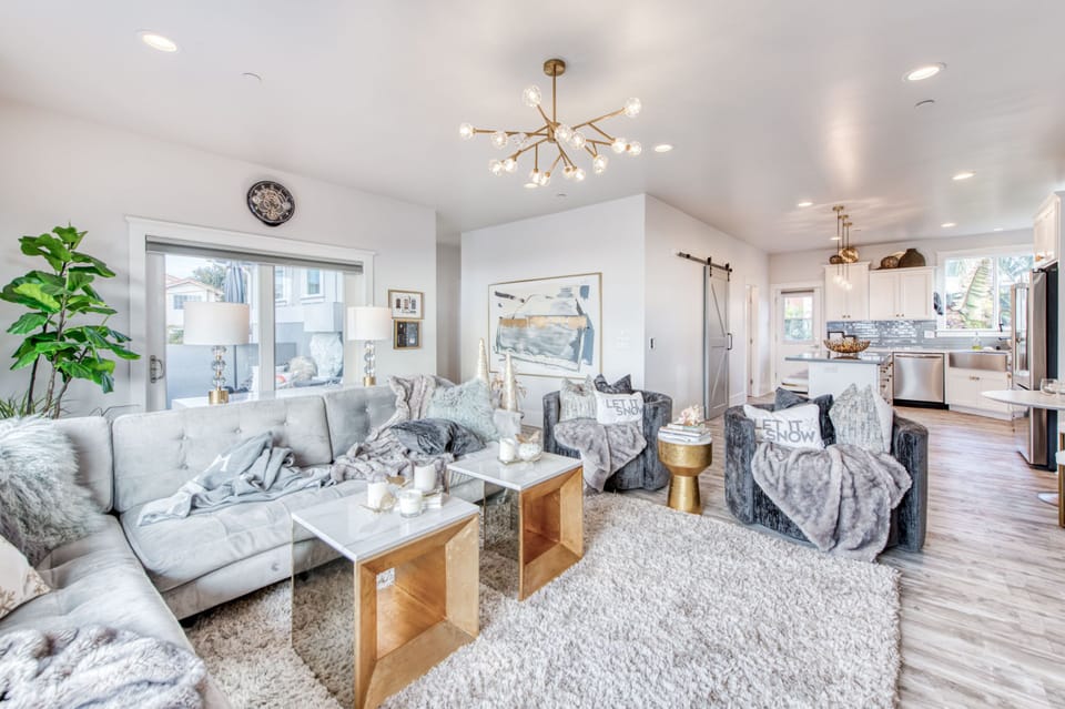 Charming, elegant and inviting decor.