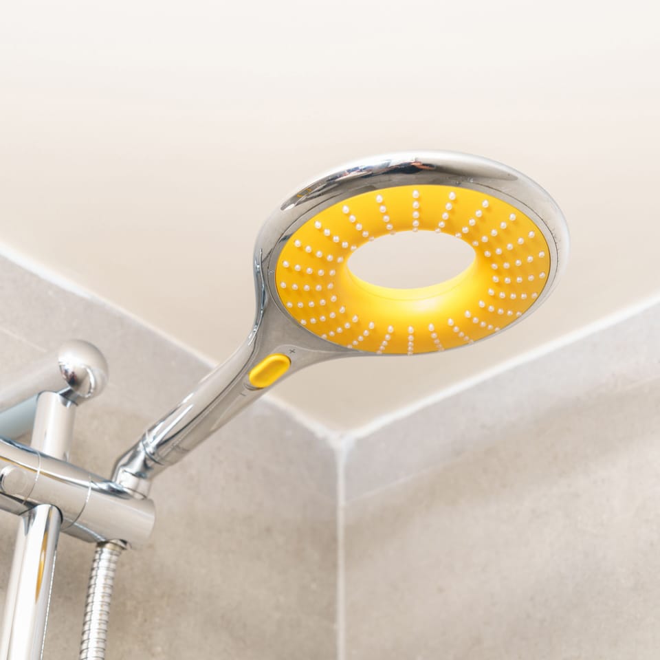 Shower, rainfall showerhead, free toiletries, hair dryer