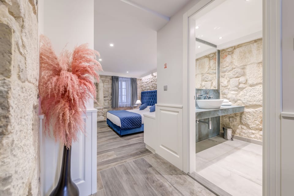 Deluxe Double Room | Premium bedding, in-room safe, desk, laptop workspace