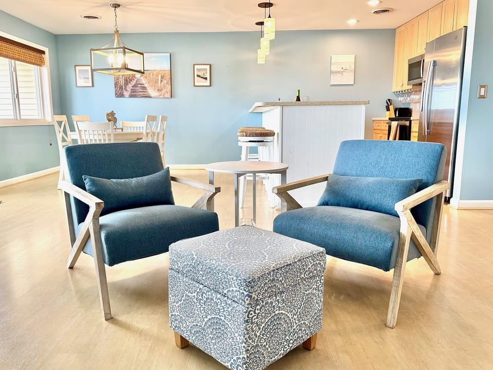 Living Area to Kitchen/Dining