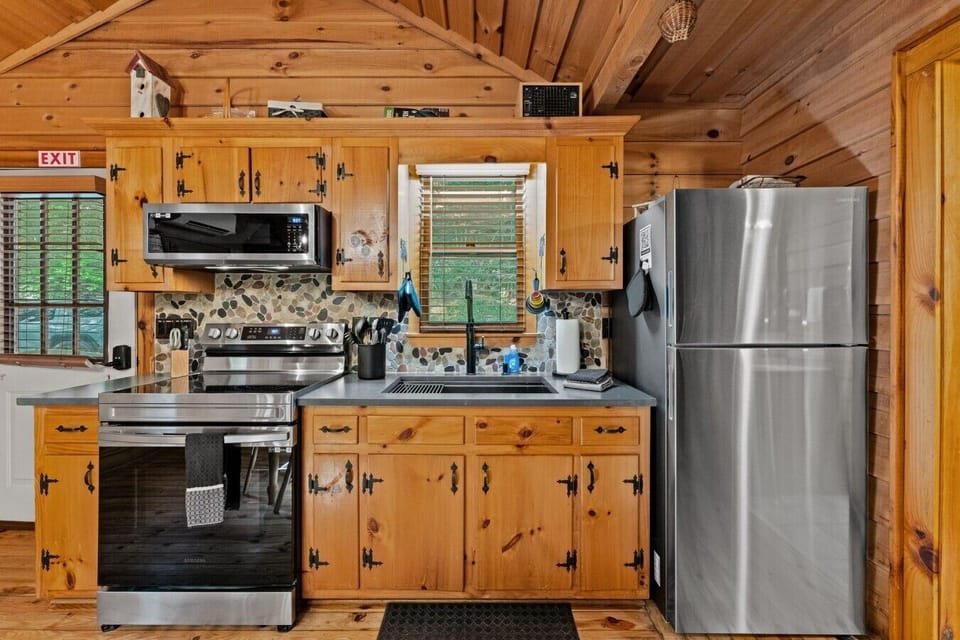Fully Stocked Updated Kitchen