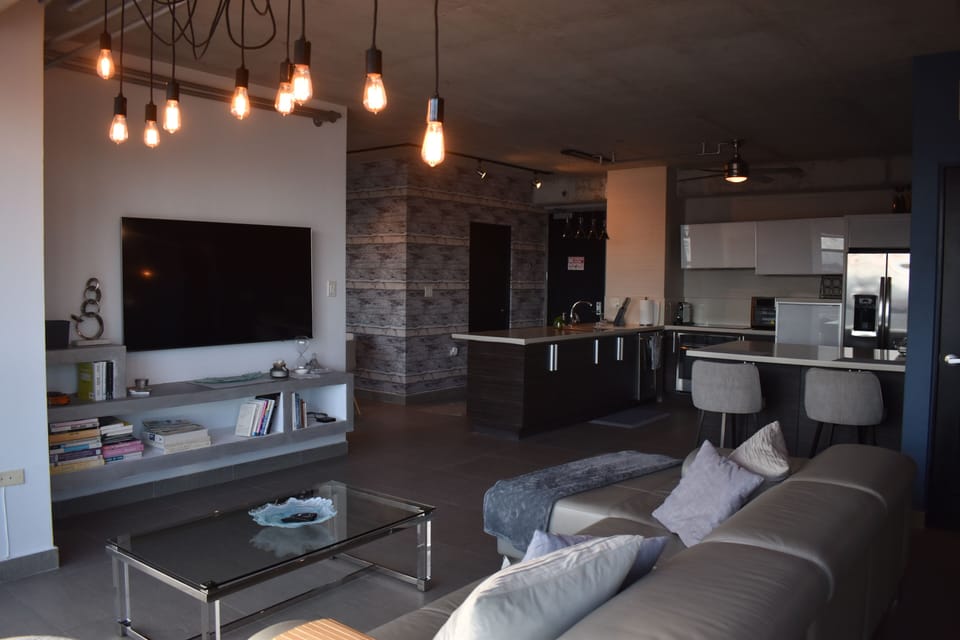 Central Space - Open Floor Plan 