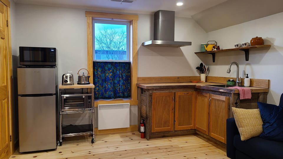 Small Kitchenette 