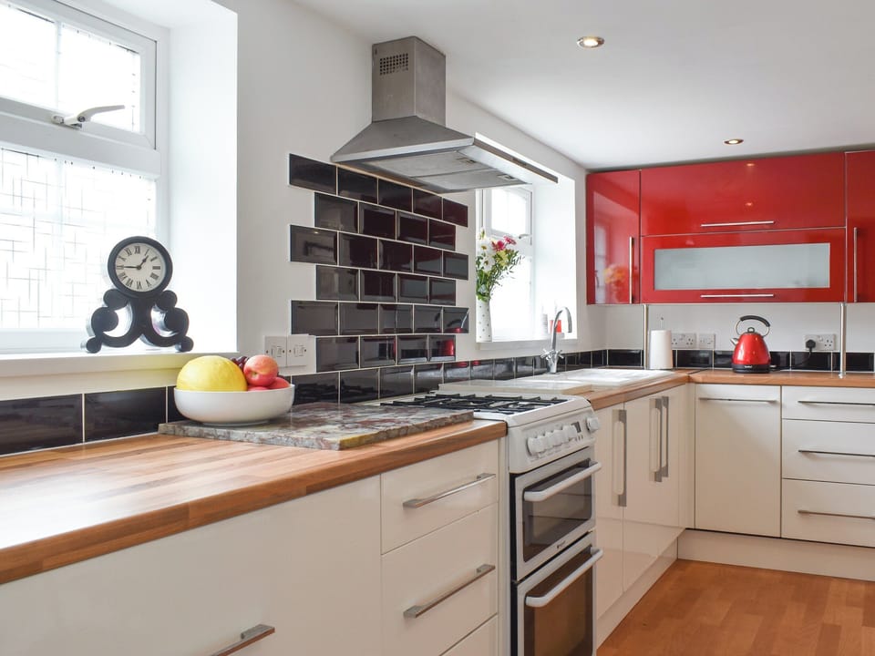 Kitchen/diner | Wisteria Cottage, Sway, near Lymington