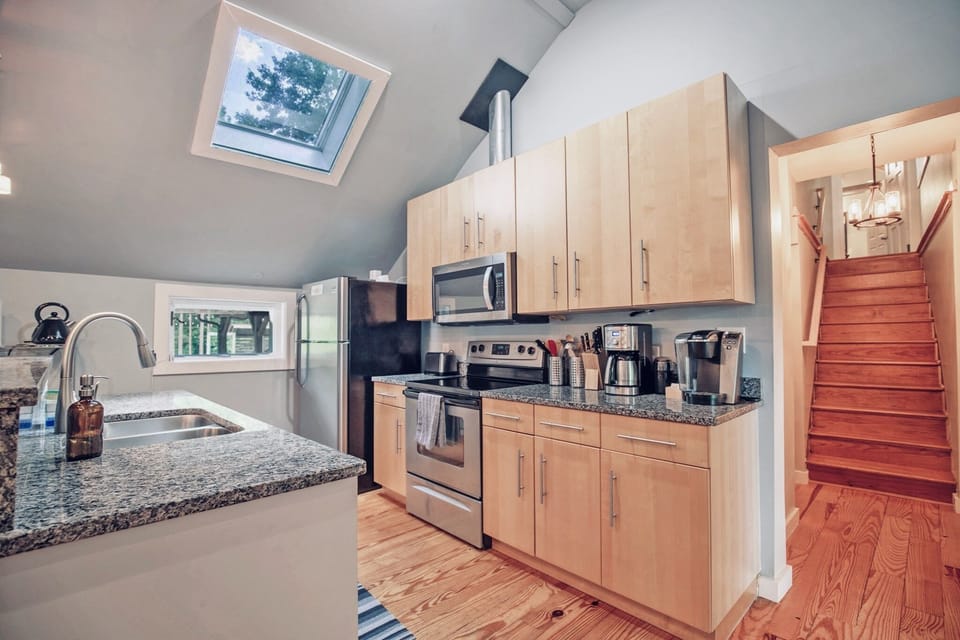 Fully equipped kitchen with everything you need to whip up a great meal! 