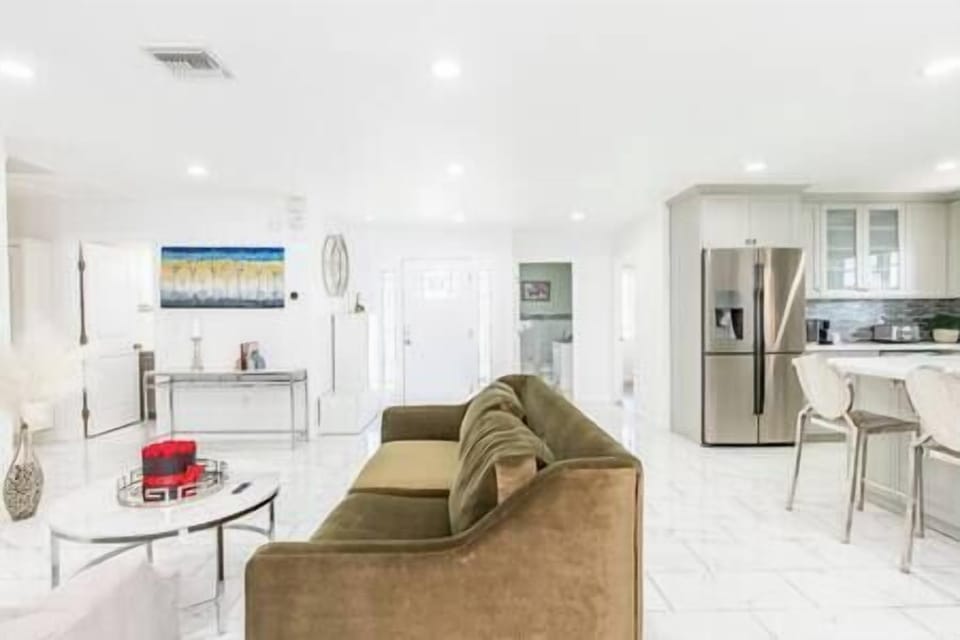 Spacious gathering room with an electric fireplace, SmartTV and Sound system (3)