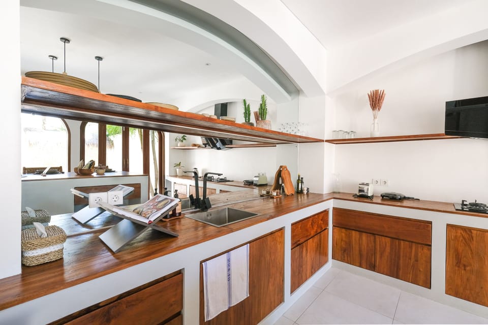 Villa, 2 Bedrooms | Private kitchen | Fridge, microwave, oven, stovetop