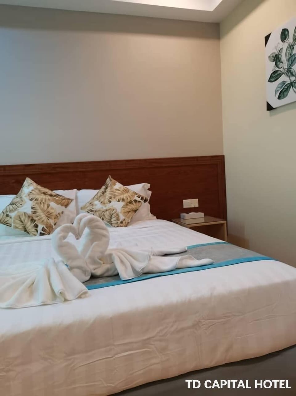 Deluxe Single Room, 1 King Bed, Non Smoking, Mountain View | Desk, blackout drapes, iron/ironing board, free WiFi