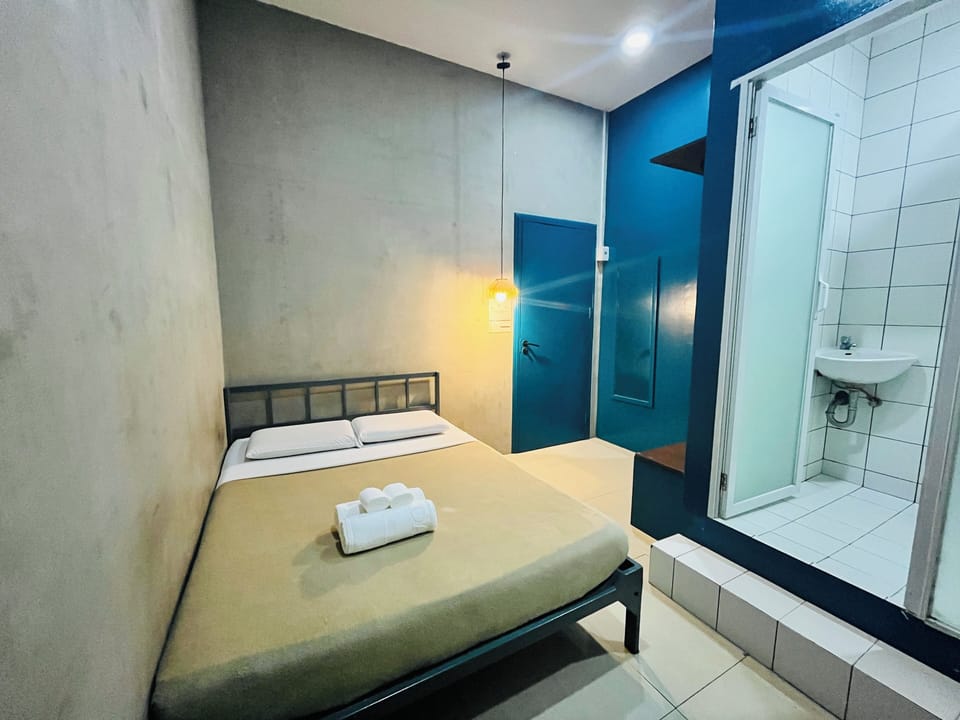 Premier Double Room, 1 Double Bed, Air conditioning | Desk, laptop workspace, free WiFi, bed sheets