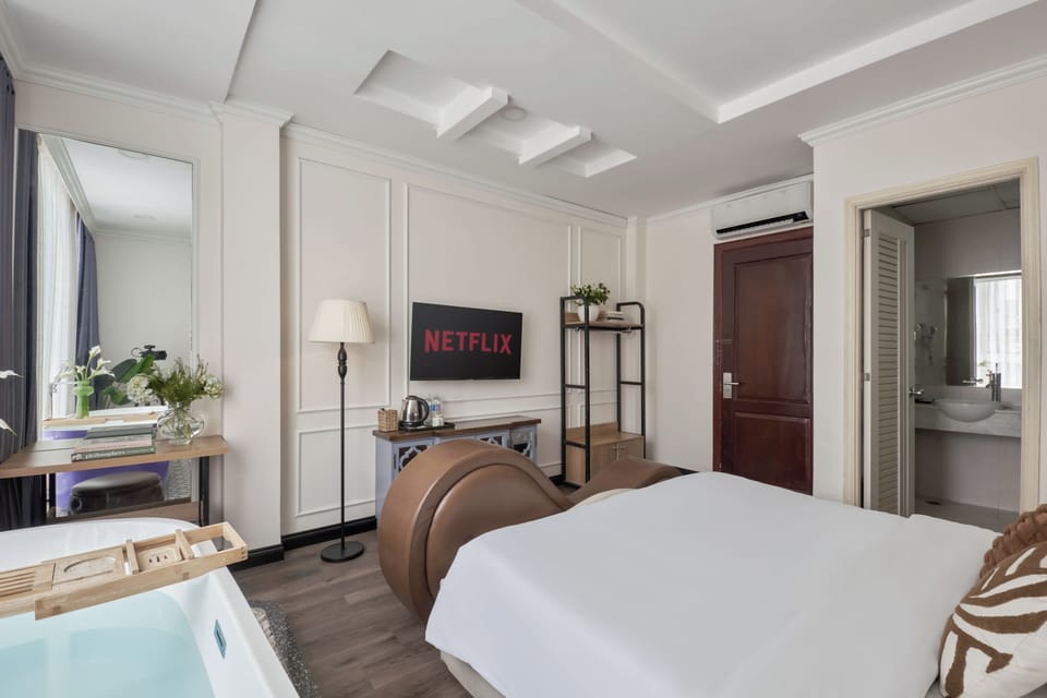 Deluxe Double Room, Bathtub, City View | Premium bedding, minibar, desk, laptop workspace